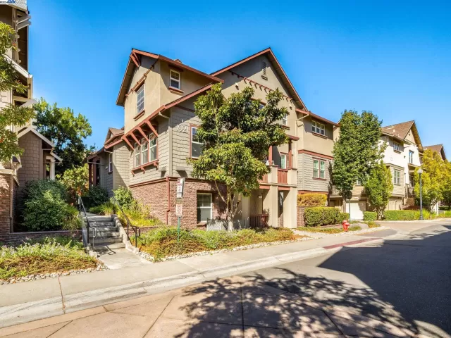 MLS: 41073894 Condo For Sale