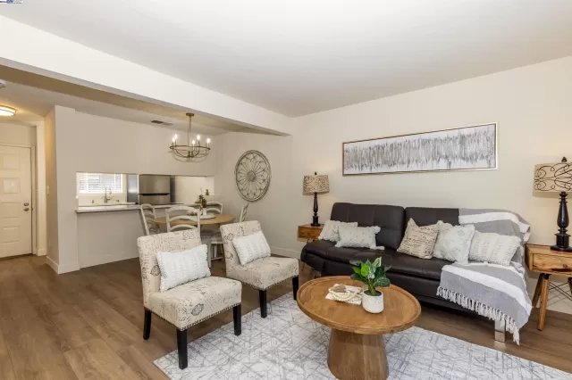 MLS: 41073919 Condo For Sale