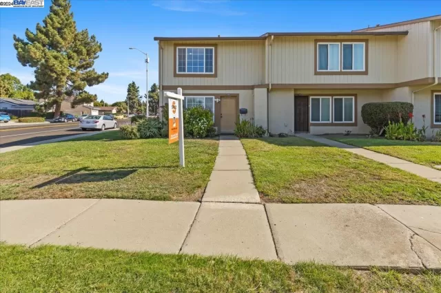 MLS: 41074121 Condo For Sale