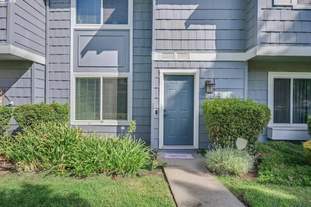 MLS: 41074325 Condo For Sale