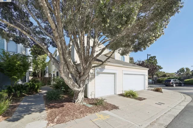 MLS: 41074336 Condo For Sale