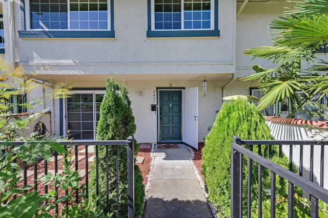 MLS: 41074347 Condo For Sale