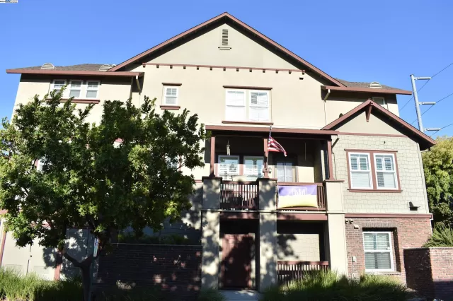 MLS: 41074418 Condo For Sale