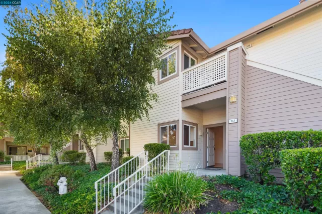 MLS: 41074463 Condo For Sale