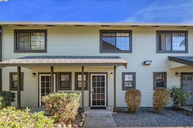 MLS: 41074622 Condo For Sale