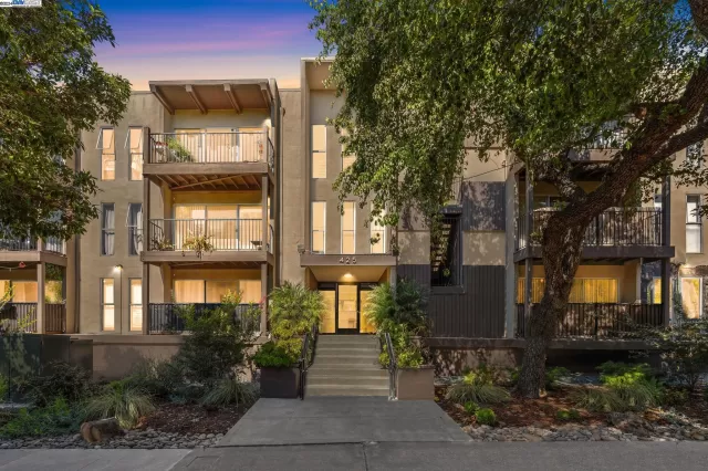 MLS: 41074630 Condo For Sale