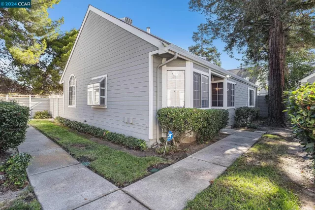 MLS: 41074671 Condo For Sale