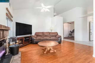 Photo #2: 41074671 Listing 
