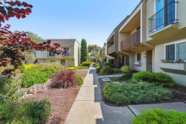 MLS: 41075012 Condo For Sale