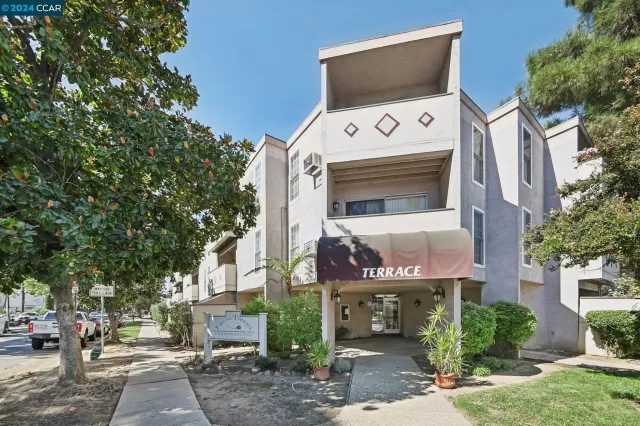 MLS: 41075039 Condo For Sale