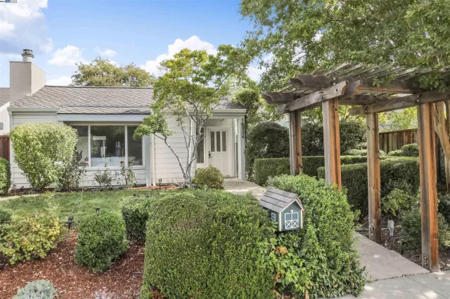 MLS: 41075129 Condo For Sale