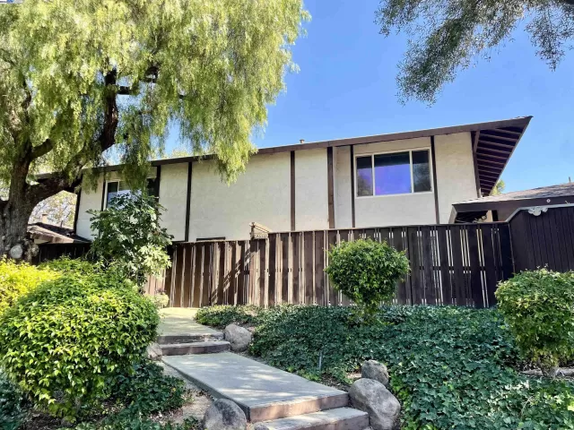 MLS: 41075173 Condo For Sale