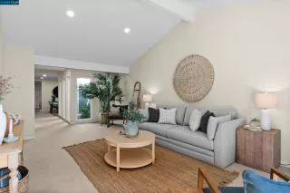 Photo #2: 41075223 Listing 