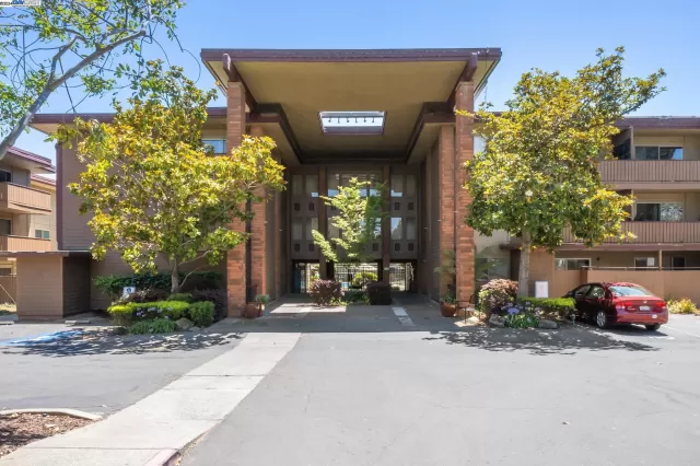 MLS: 41075278 Condo For Sale