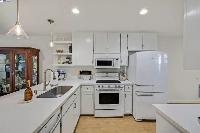 MLS: 41075558 Condo For Sale