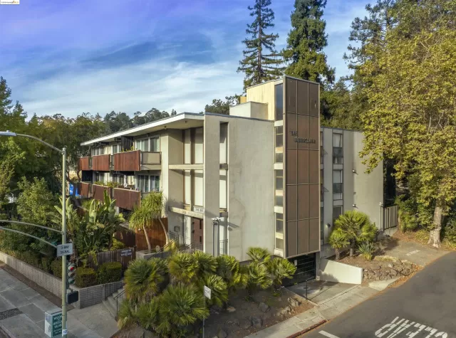 MLS: 41076162 Condo For Sale