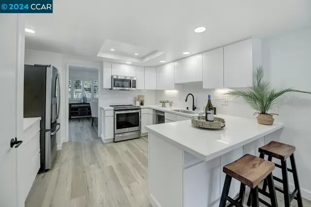 MLS: 41076273 Condo For Sale