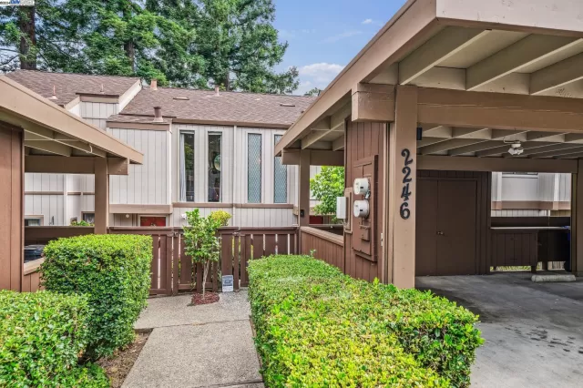 MLS: 41076373 Condo For Sale