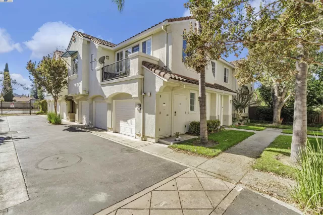 MLS: 41077131 Condo For Sale