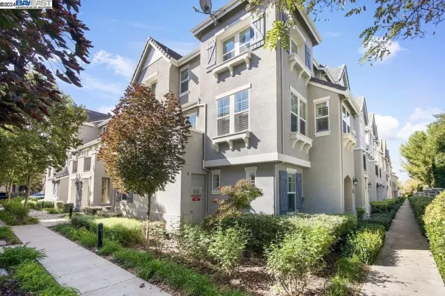 MLS: 41077447 Condo For Sale