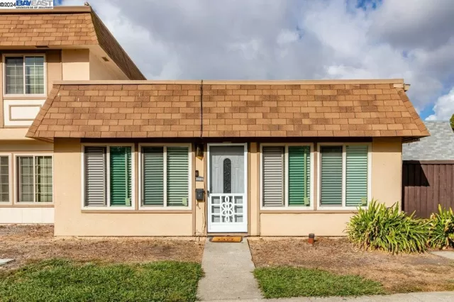 MLS: 41077738 Condo For Sale