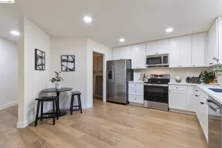 Photo #5: 41078007 Listing