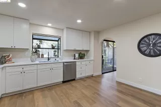 Photo #6: 41078007 Listing