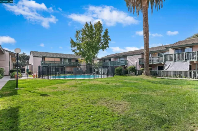 MLS: 41078378 Condo For Sale