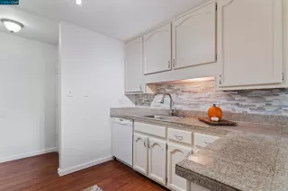 Photo #6: 41078378 Listing