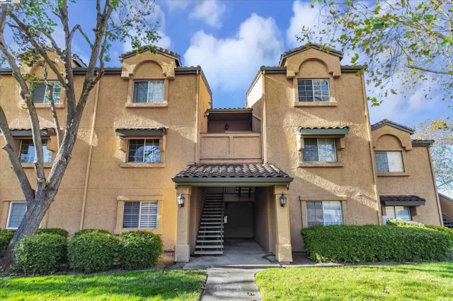 MLS: 41078892 Condo For Sale