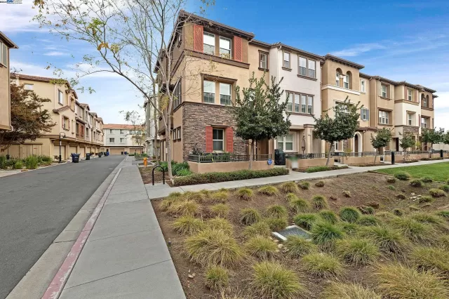 MLS: 41079330 Condo For Sale