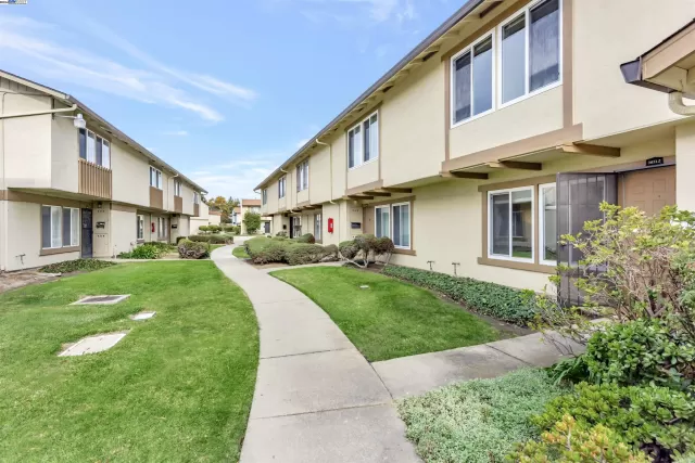 MLS: 41079366 Condo For Sale