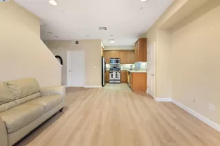 Photo #2: 41079637 Listing