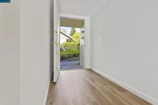 Photo #2: 41080396 Listing