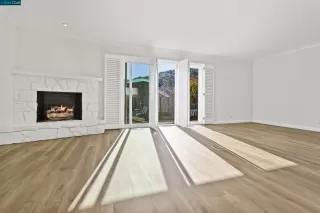 Photo #5: 41080396 Listing