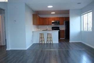 Photo #6: 41080694 Listing