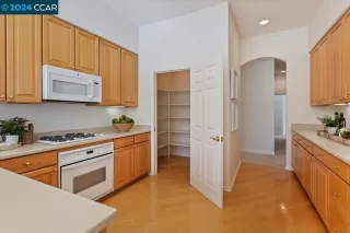 Photo #6: 41080698 Listing