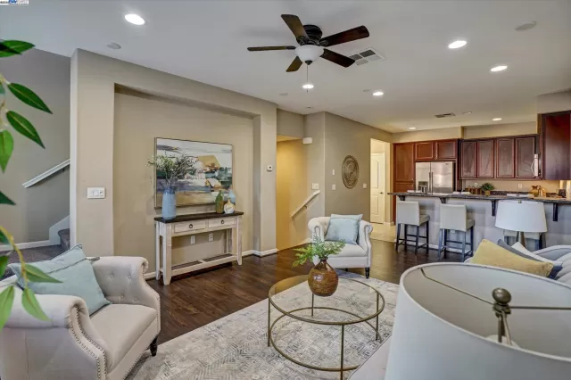 MLS: 41081323 Condo For Sale