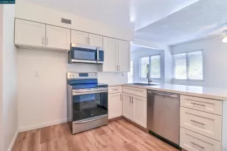 Click for more information on MLS # 41081378 : 1806 COLE AVE # 4A More Details about MLS # 41081378 : 1806 COLE AVE # 4A