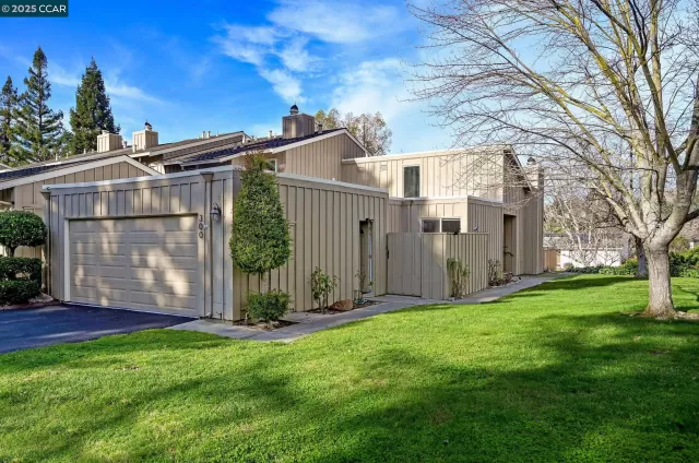 MLS: 41081572 Condo For Sale