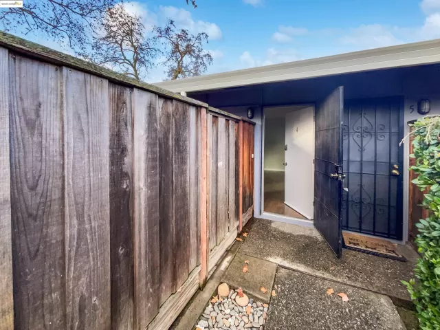 MLS: 41081964 Condo For Sale