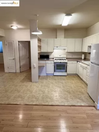 Photo #5: 41082018 Listing