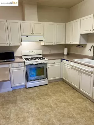 Photo #6: 41082018 Listing