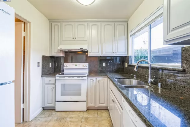 MLS: 41082233 Condo For Sale