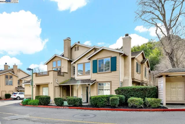 MLS: 41082328 Condo For Sale