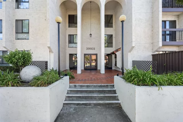 MLS: 41082420 Condo For Sale