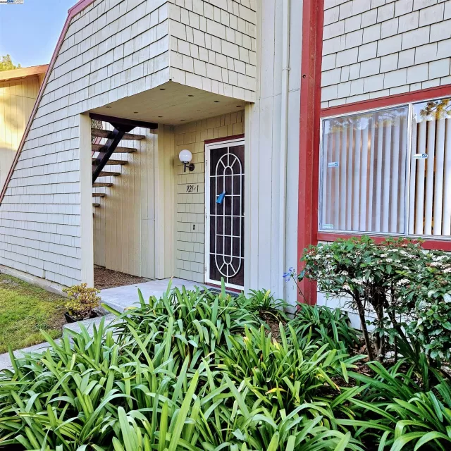 MLS: 41082432 Condo For Sale