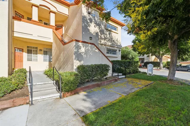 MLS: 41082475 Condo For Sale