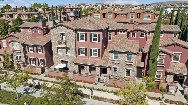 MLS: 41082528 Condo For Sale