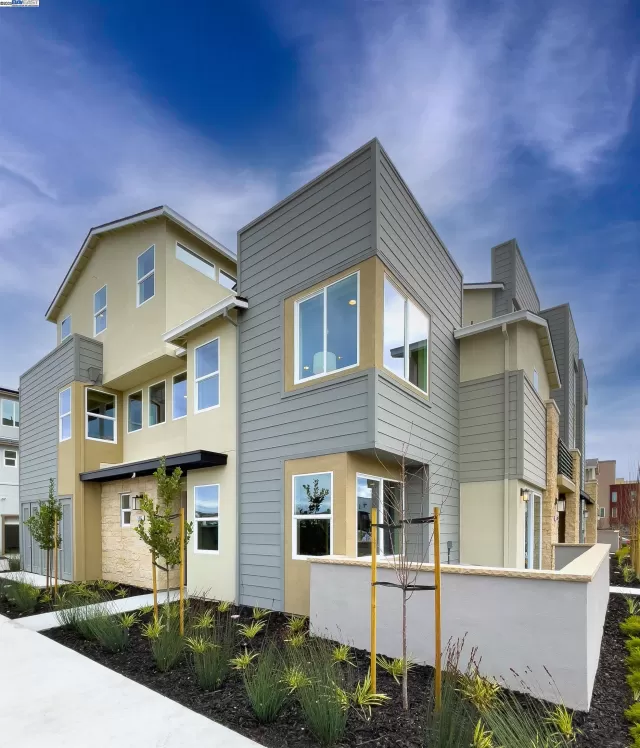 MLS: 41082536 Condo For Sale